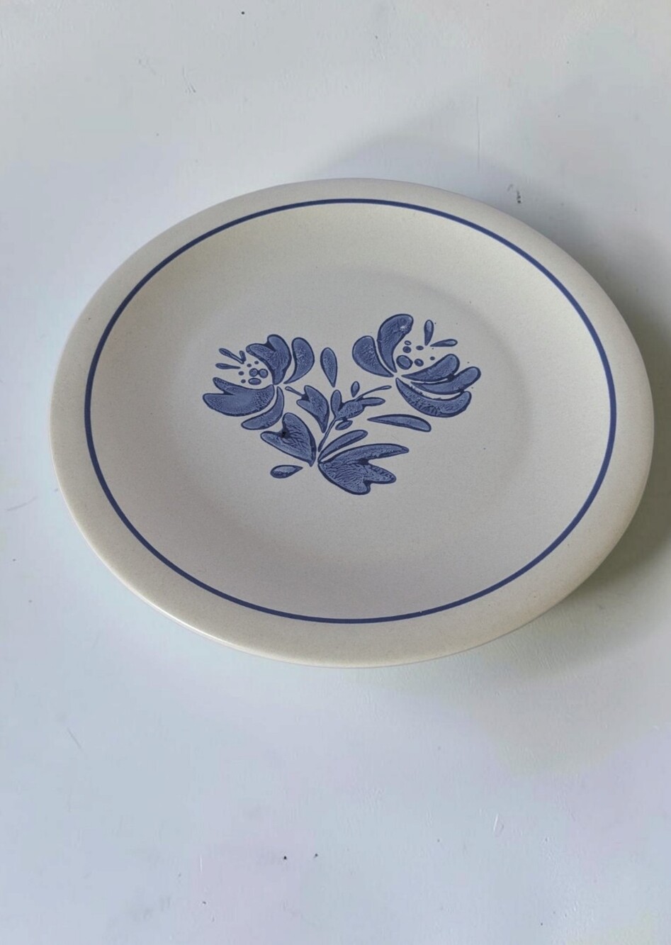 Vintage Pfaltzgraff Yorktowne Dinner Plate 10.5” Blue Floral Stoneware USA - Picture 2 of 3